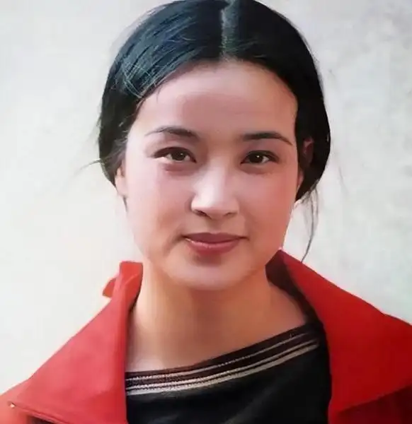 70岁刘晓庆近照让人意外,越活越年轻了?是画皮还是妖怪?