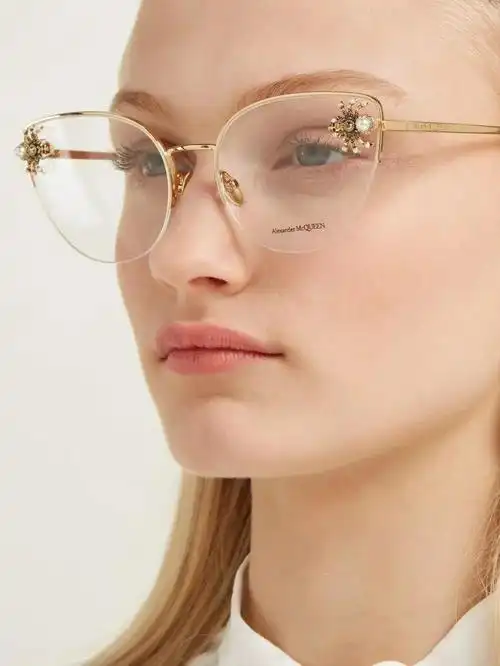 时尚眼镜6大造型 这才是女生必备的潮流配饰