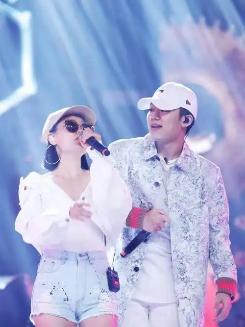 智能电视看中国有嘻哈潘玮柏vava泪洒现场