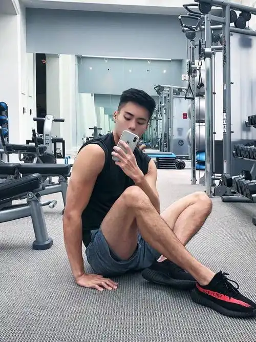 爱健身的男生,不仅身材好,还非常的自律哦