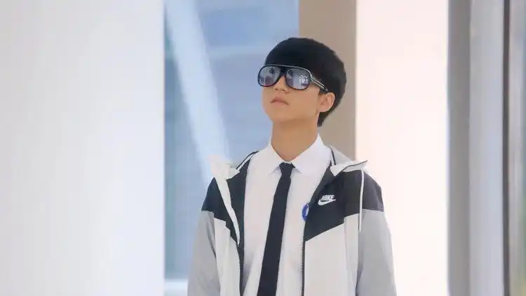 超少年密码:夏常安梦到人类抵制机器人,在公司偶遇二四九