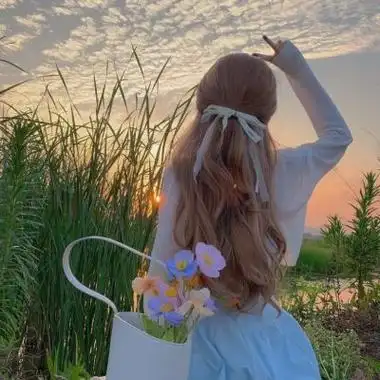 真人女生头像花不是很喜欢花但是你送的我却特别喜欢