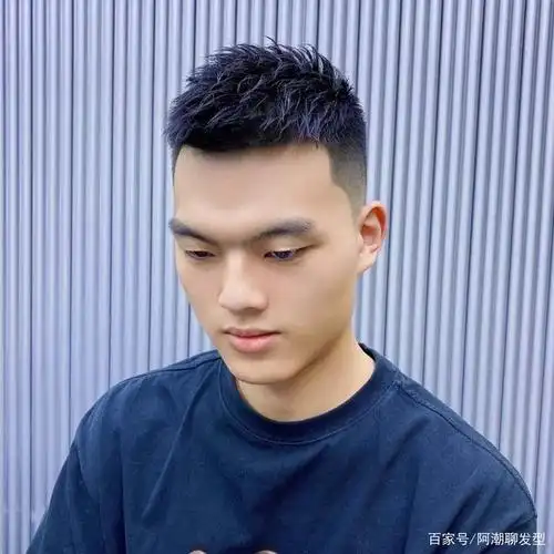 1,小飞机头短发