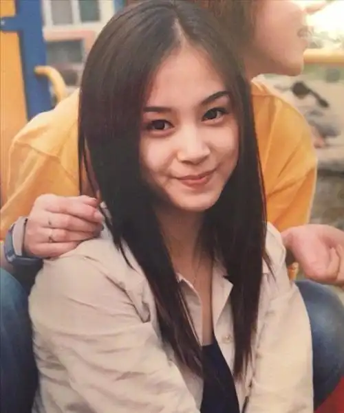 著名演员王子文:14岁辍学,29岁走红,未婚生子,生父成谜