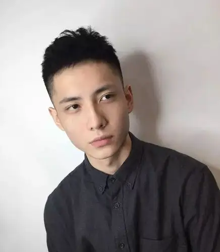 男生夏季清爽的发型推荐,硬汉小生or文艺青年你来定!