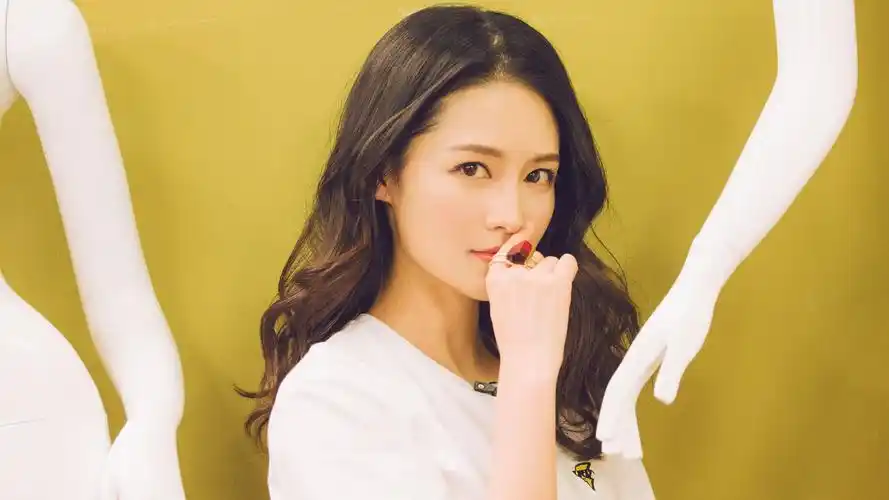 美女明星李沁高清写真电脑桌面壁纸 第二辑高清大图预览1920x1080