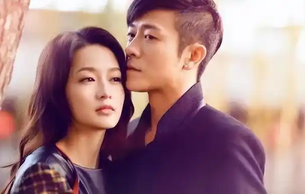 亲妈是导演干妈是导演20年都捧不红他却在娶妻改名后火了