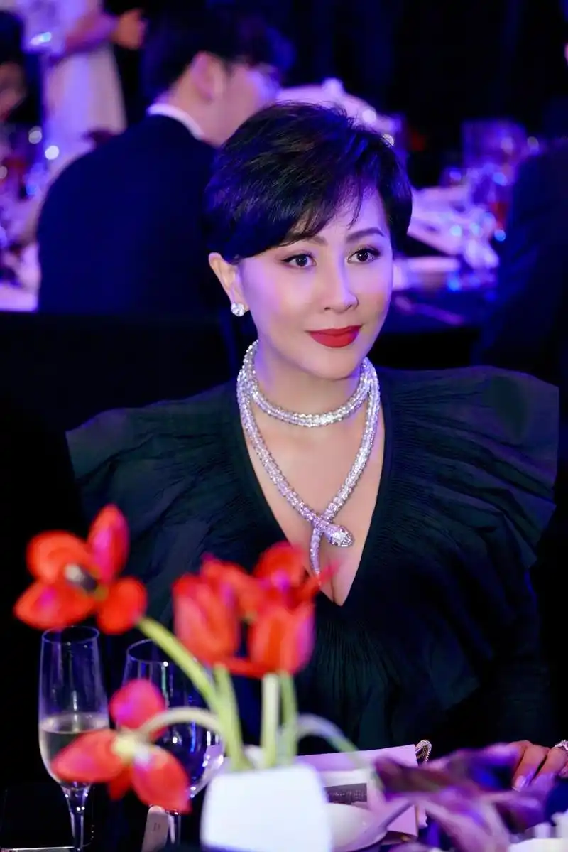 刘嘉玲出席活动端庄典雅之美