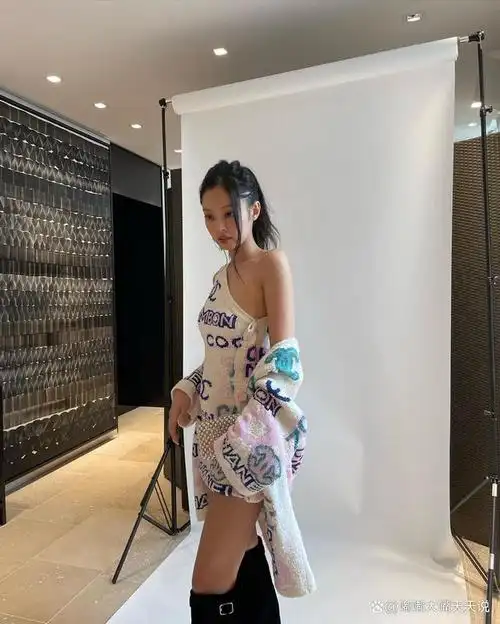 blackpink jennie,穿毛巾秀火辣身材,标准直角肩,精致锁骨吸睛