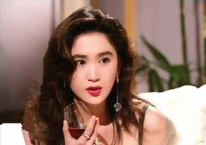 温碧霞年轻时的妆容绝了,30年前凭港妆登上颜值巅峰,惊艳了众人_自然