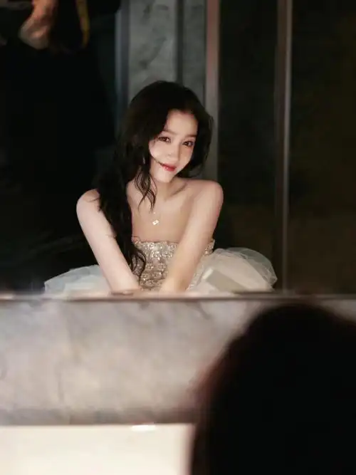 fred斐登心愿代言人关晓彤佩戴chance infinie系列珠宝9