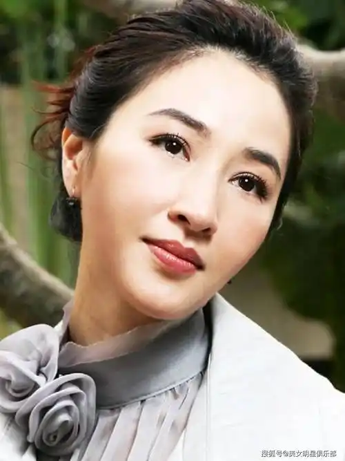 34岁关咏荷,性感妩媚撩人心弦!_演技_音乐_卓越