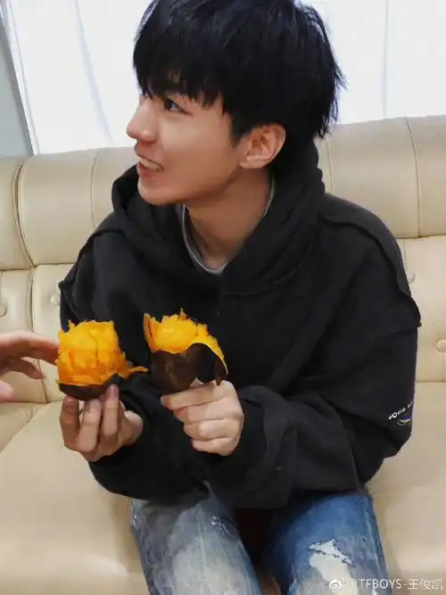 存档一些拍摄749时期马山的可爱剧组日常  @tfboys-王俊凯