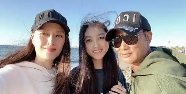 演员任达华:出道43年0绯闻,为爱丁克,50岁老来得子泪流满面_琪琪_孩子