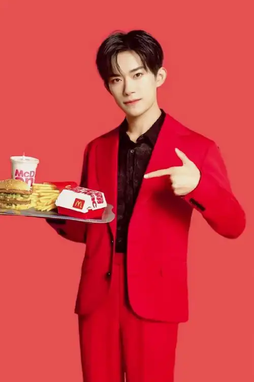 卓立百舸七载越,易烊千玺势拔节##易烊千玺代言麦当劳