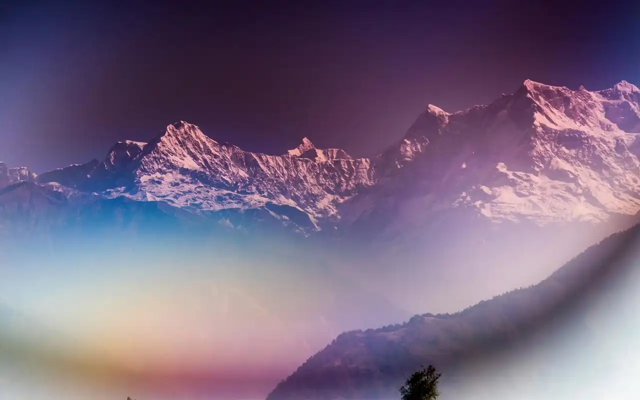 壮观唯美的山峰景色桌面壁纸