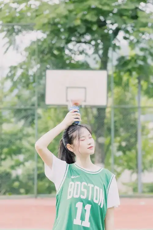 球服美女青春活力写真图片