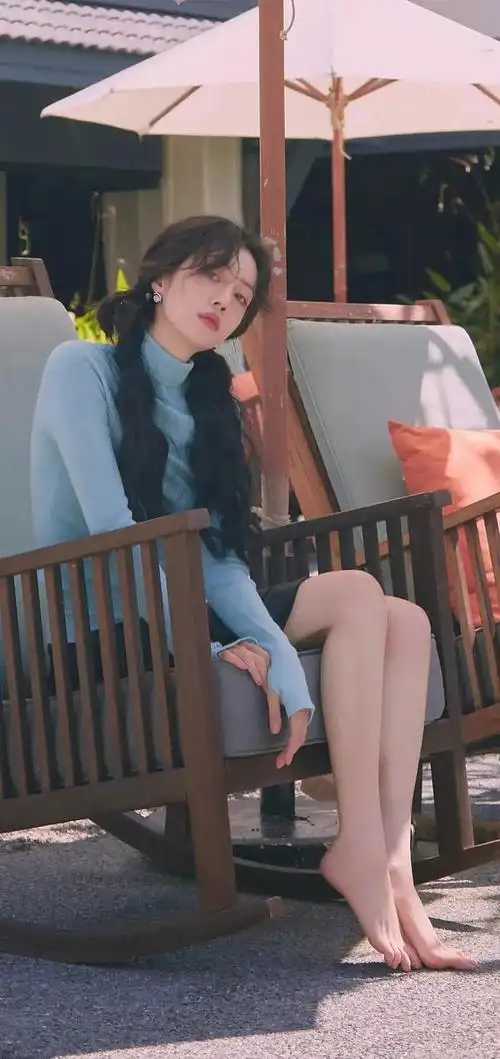 腿精美女李溪芮