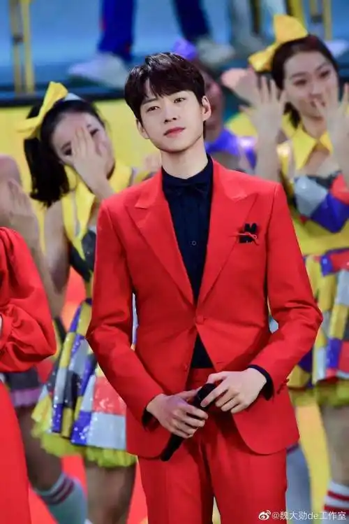 杨幂现身春晚彩排,龙年春晚你最期待谁的节目?_贾冰_魏大勋_嘉宾