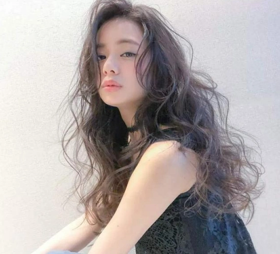 喜欢烫到根部的大卷冷烫能烫这种大卷发型吗