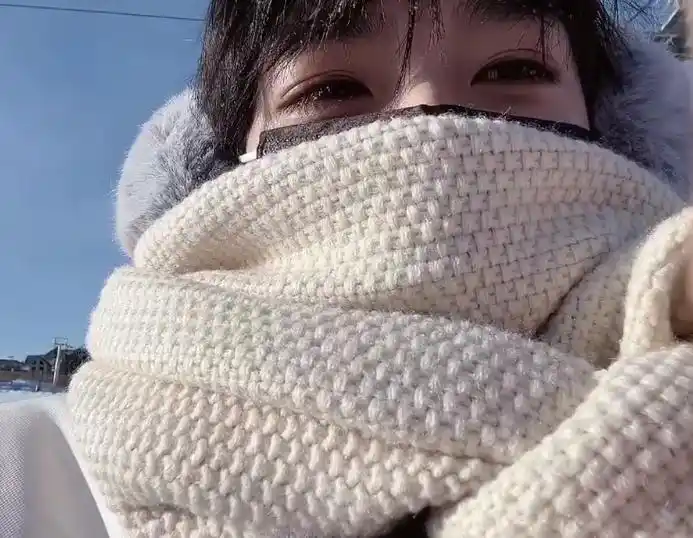 延迟来看贺峻霖寄出的滑雪视频 人间雪兔在线释放魅力