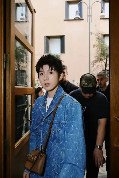 double牛仔和帅气真的好爱看王源穿一些牛仔套装啊清爽帅气的男大爱了