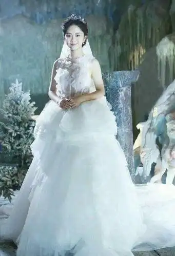 狐狸的夏天放福利 谭松韵首拍婚纱照发型