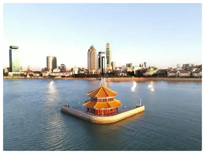 《换个角度看青岛栈桥》-2