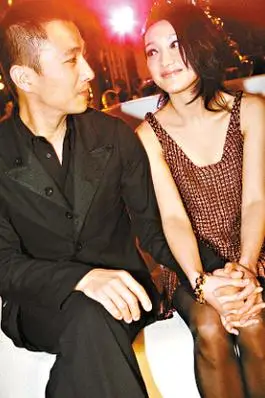 事实证明49岁无人敢娶的周迅已经走上了另一条道路