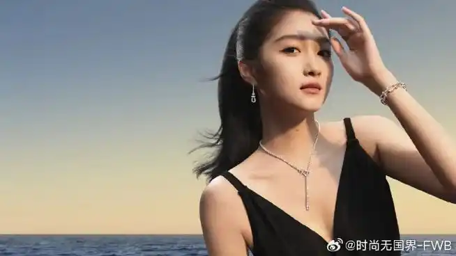 据悉,自2021年以来,关晓彤便作为中国区代言人与"阳光般璀璨