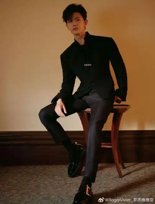 rogervivier品牌代言人任嘉伦##leselementsvivier##rv璀璨之夜