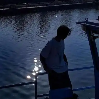 男生头像2022最新伤感掉进海里温柔彻底凉了