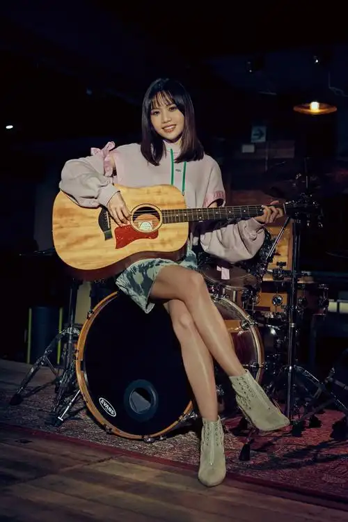 文慧如哽咽自曝孤独心声 《你的吉他》mv编剧拍摄一手包办