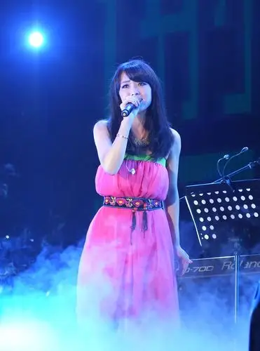 p>云朵,原名谢春芳,羌族,1987年2月7日出生于四川省阿坝藏族羌族自治