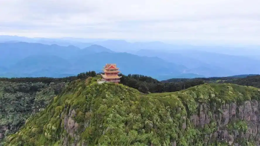 峨眉山最高峰万佛顶重新开放