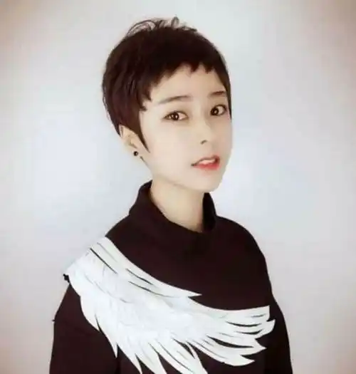 2019短碎发自然发型女