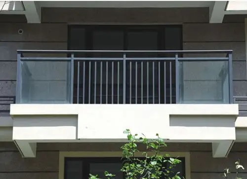 阳台玻璃护栏的正确安装步骤