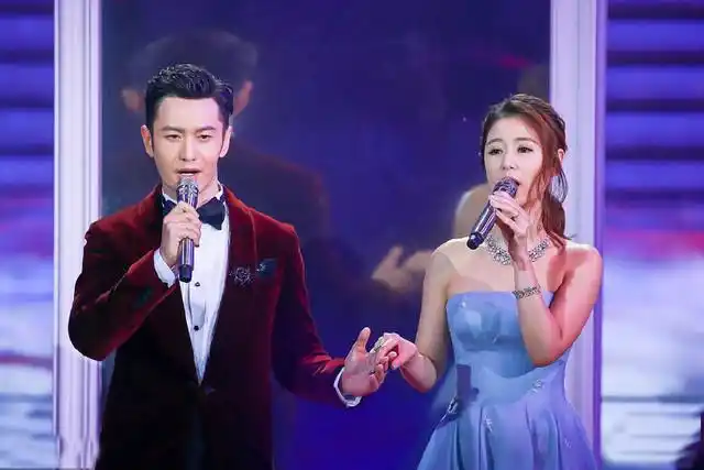 林心如与黄晓明合体录制卫视春晚,两人时隔20年后再合体cp感满满