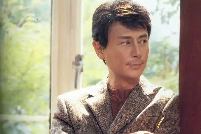 男演员,如今65的年纪却依旧活跃在荧幕前,而他就是第一版《一帘幽梦》