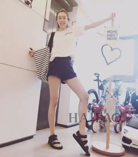 范玮琪又晒娃我只看到她白到失控的婴儿肌