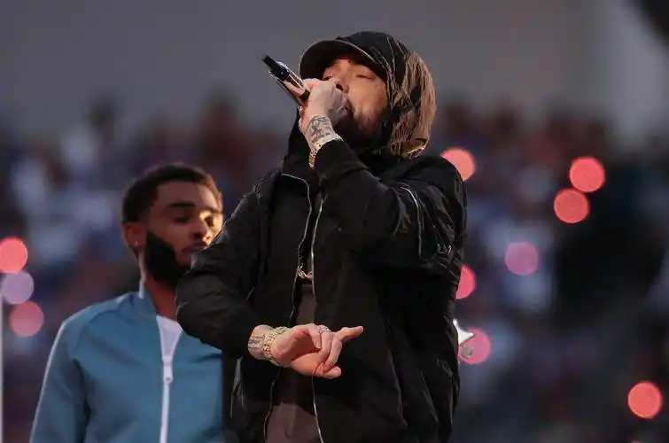 姆爷等顶级说唱歌手登台超级碗中场秀重现西海岸嘻哈经典