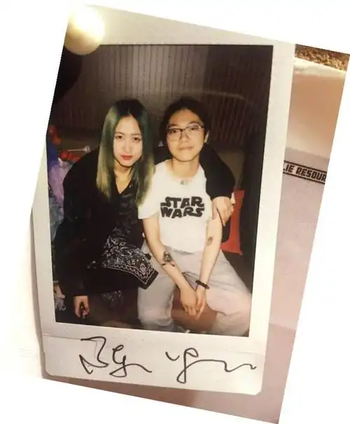 爱到情意正浓时,陈粒还写了一首叫做《祝星》的歌曲,歌词大胆缠绵:你