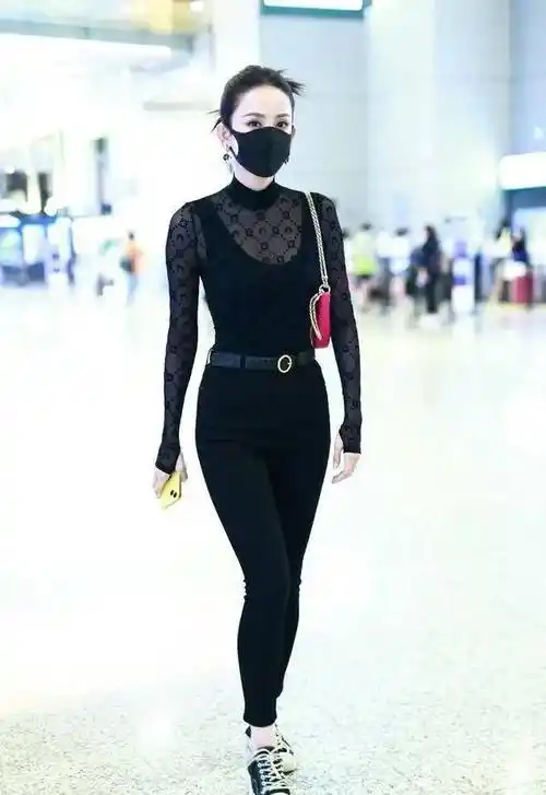 古力娜扎黑色背心 黑色薄纱罩衫黑色紧身裤大秀s曲线,惊艳全场!