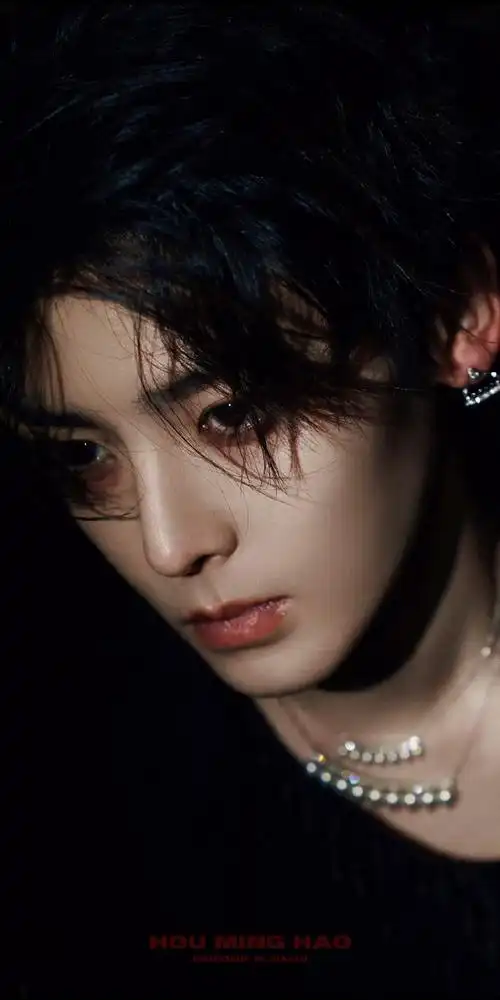 侯明昊allblack烟熏造型