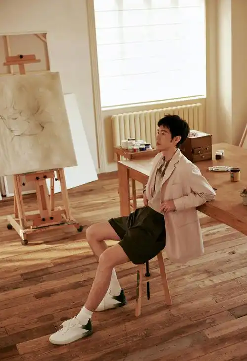 爱马仕大秀##白宇惬意休闲风造型看秀##白宇看秀生图