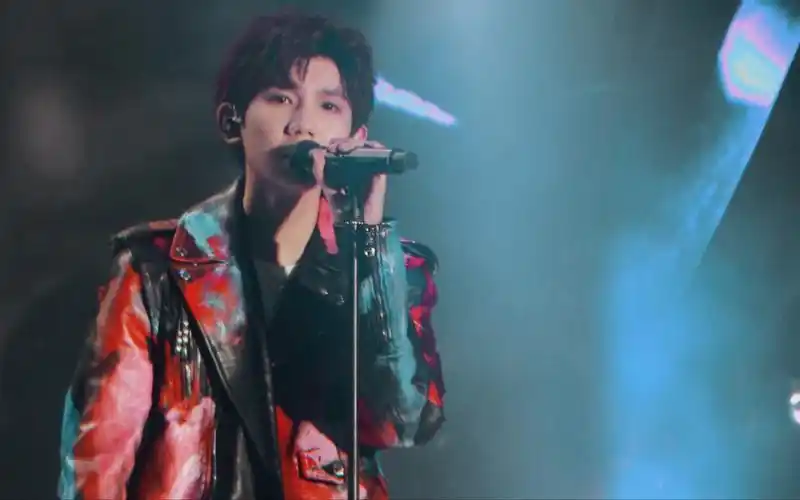 王源《空白格》