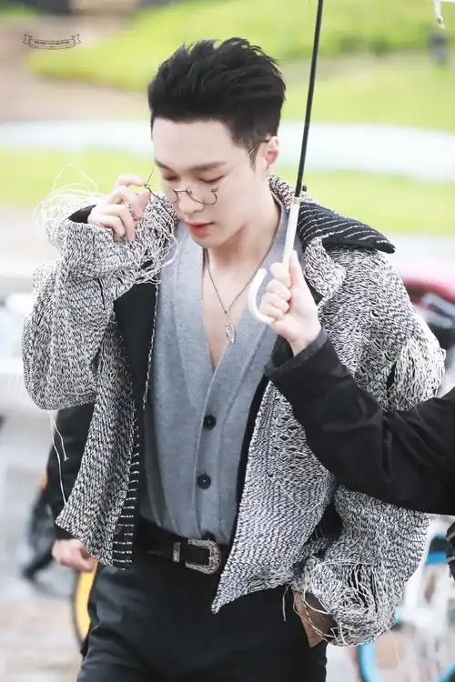 张艺兴大背头造型##张艺兴大背头