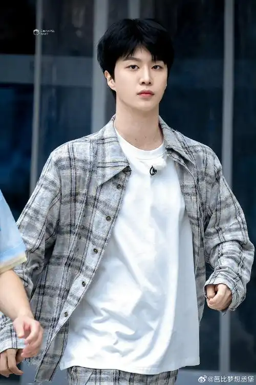 范丞丞0616生日快乐