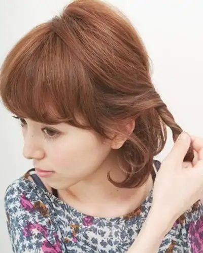 短发妹子看过来波波头这样扎才好看片
