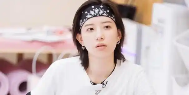 《快乐女声》冠军段林希:从鲜花掌声到生活的困境你还记得2011年